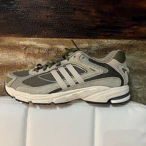 Brand New Men’s Adidas Originals CL Response running shoes!